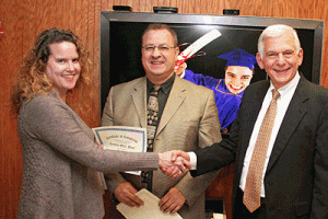 Left to right: Catherine Ahaus, Project Manager, Tom Pera, GM, and Ed Katz, Instructor. Catherine, who just joined the company, will add tremendous depth to MIDWEST’s ability in the move management arena. Prior to this, she was a highly respected leader as a relocation consultant for CB Richard Ellis as well as several Fortune 1000 companies.